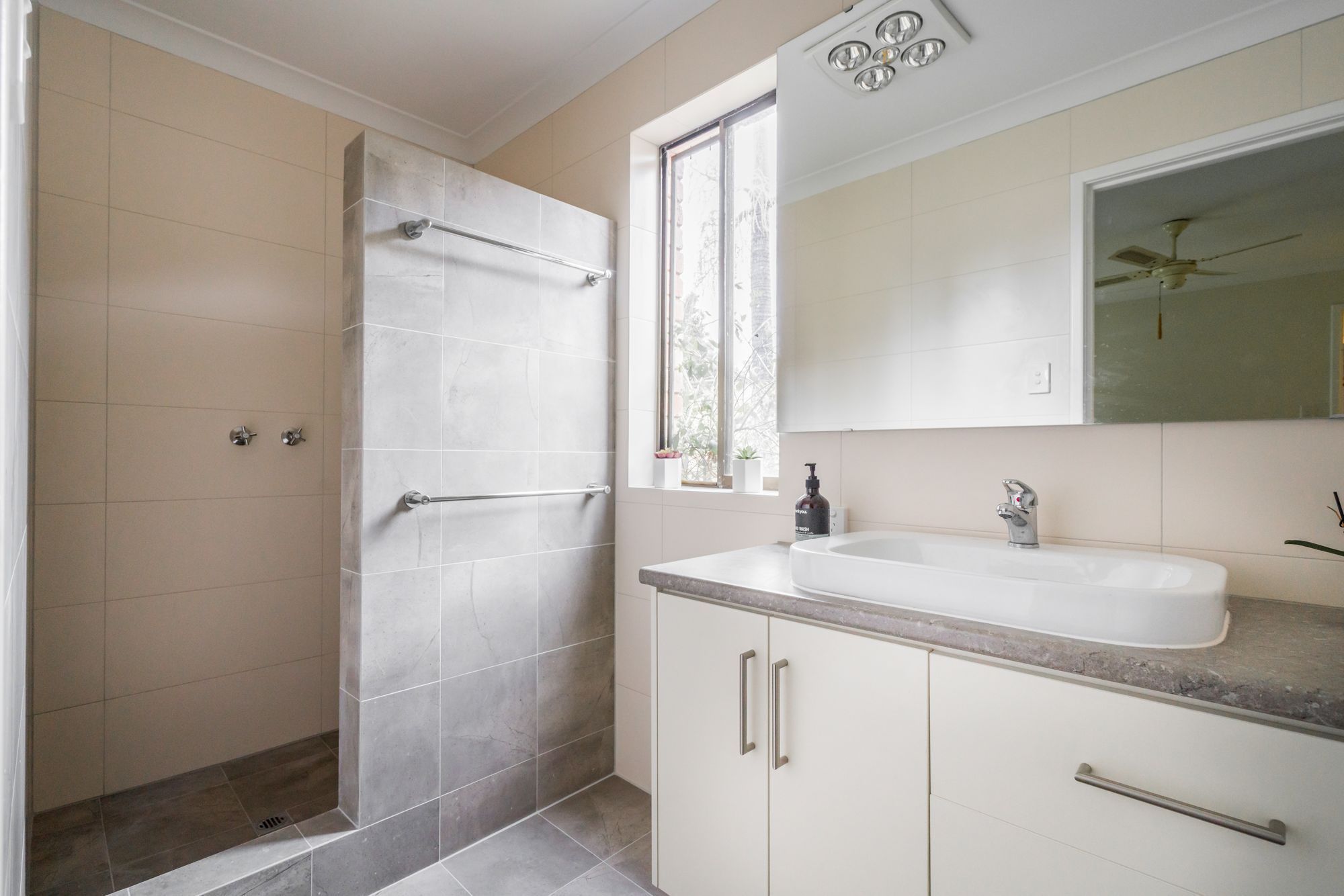 2bathroomcomotwo/3