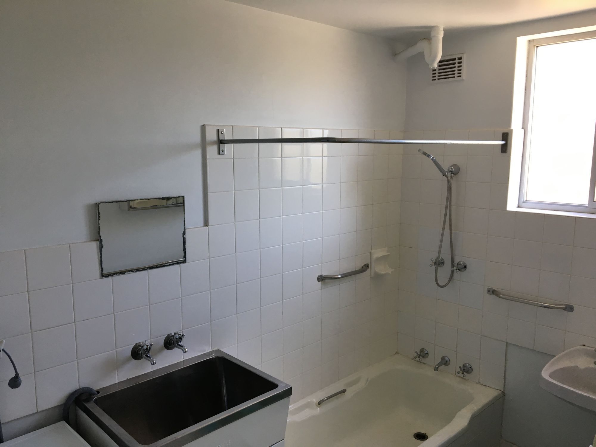 2bathroomeverett/2