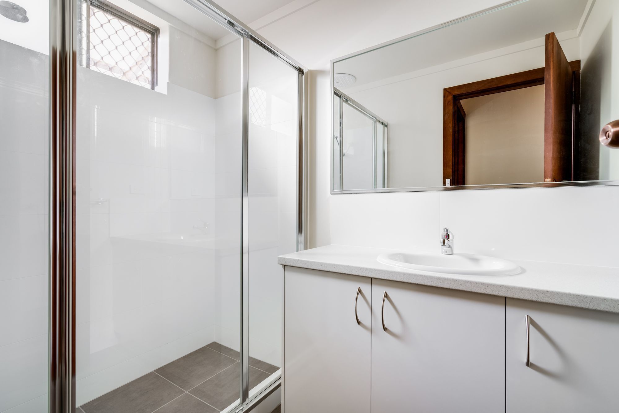 2bathroomrobert/1