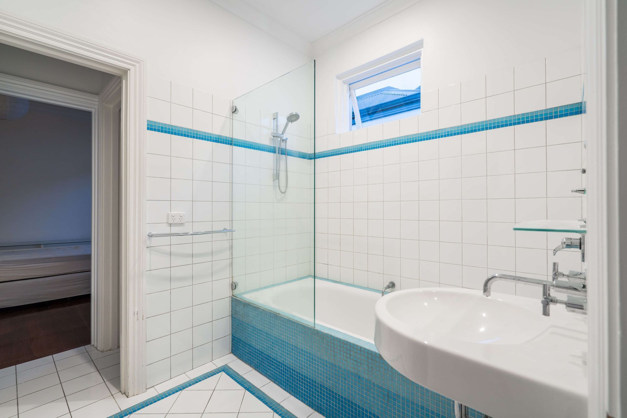 3bathroomgloster/2