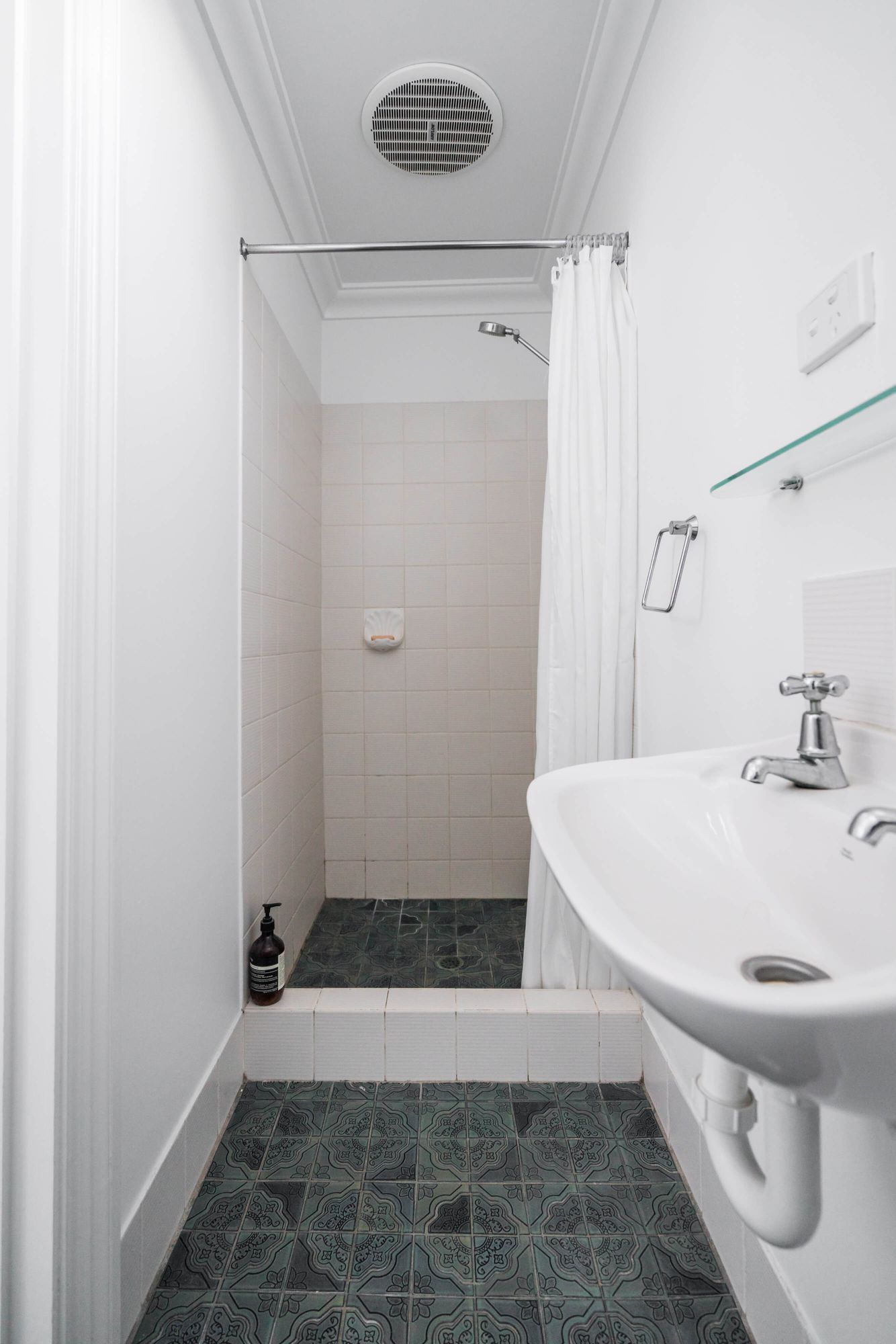 3bathroomgloster/3