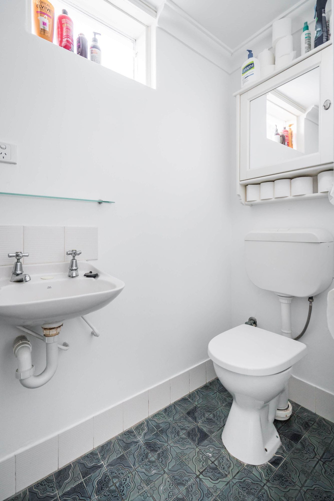 3bathroomgloster/5