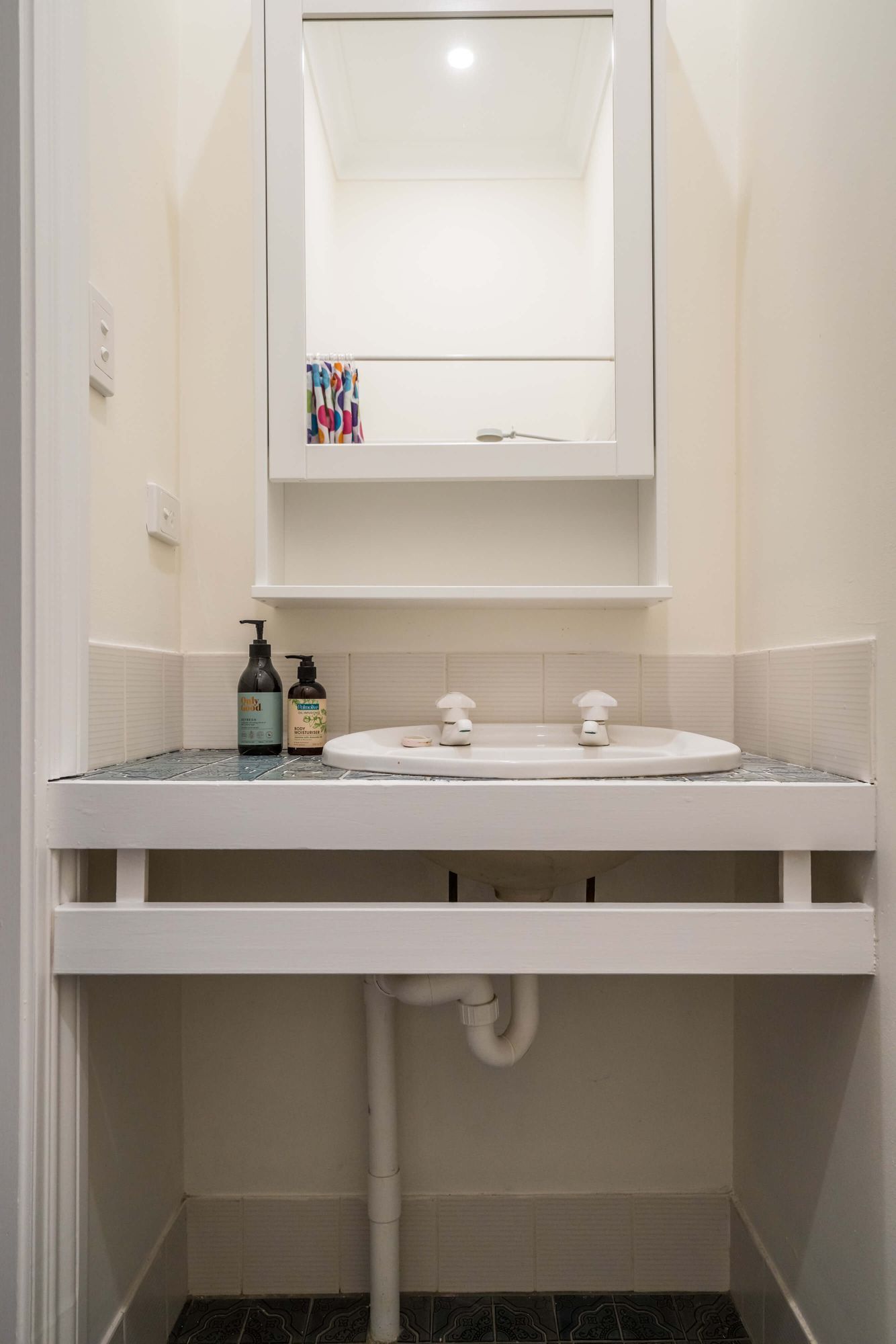 3bathroomgloster/7
