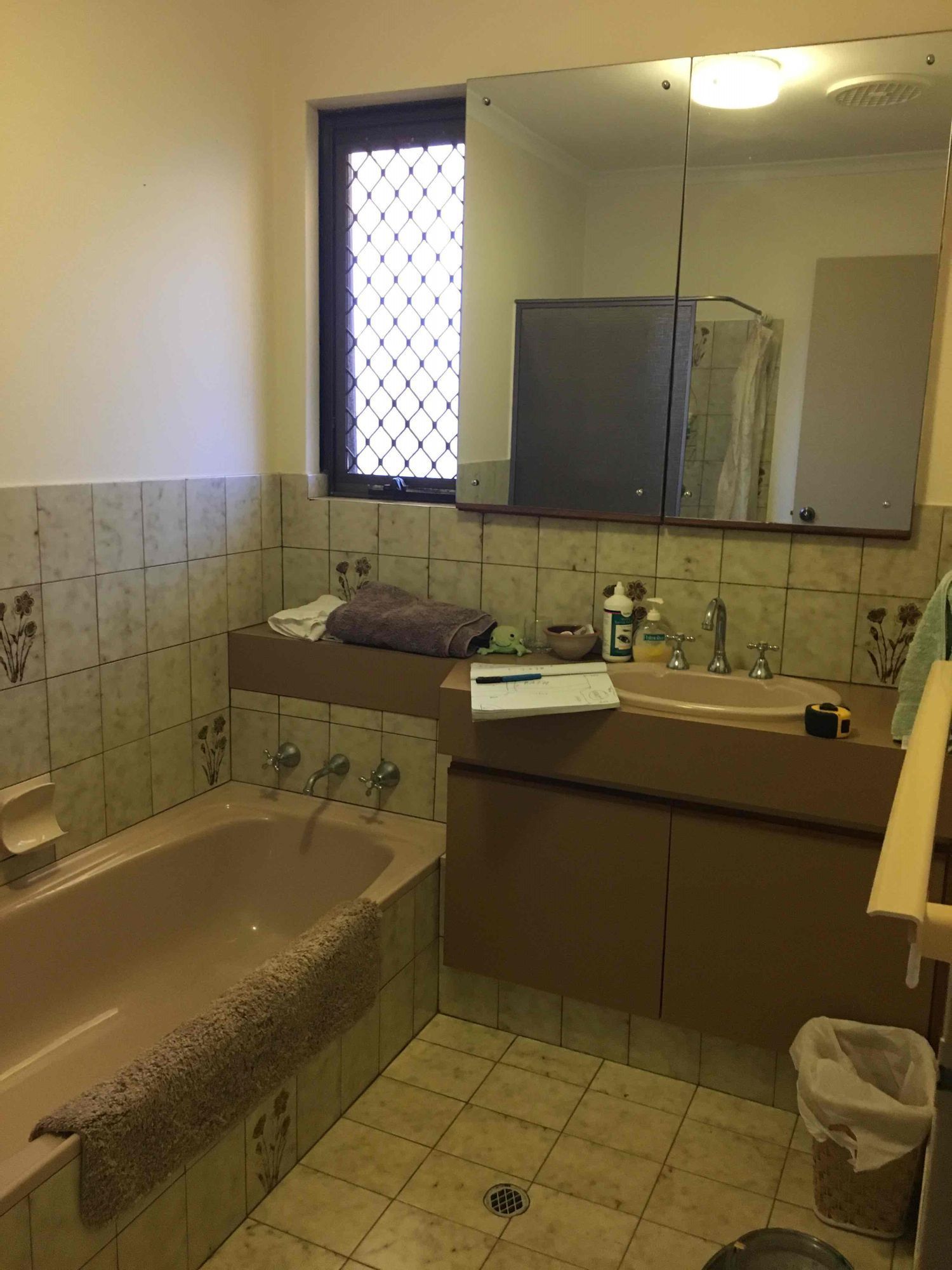 4bathroomdrabble/2