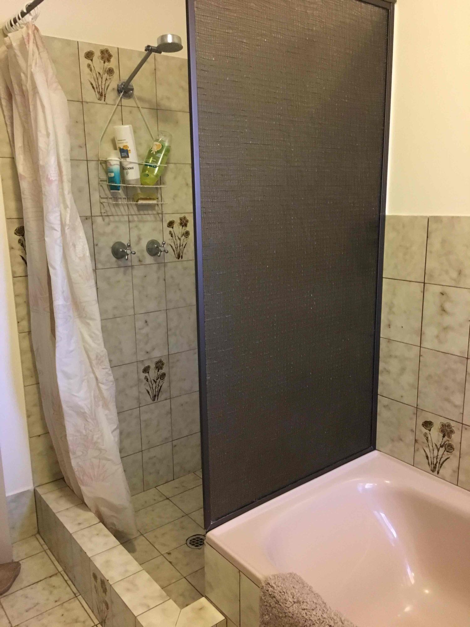 4bathroomdrabble/4
