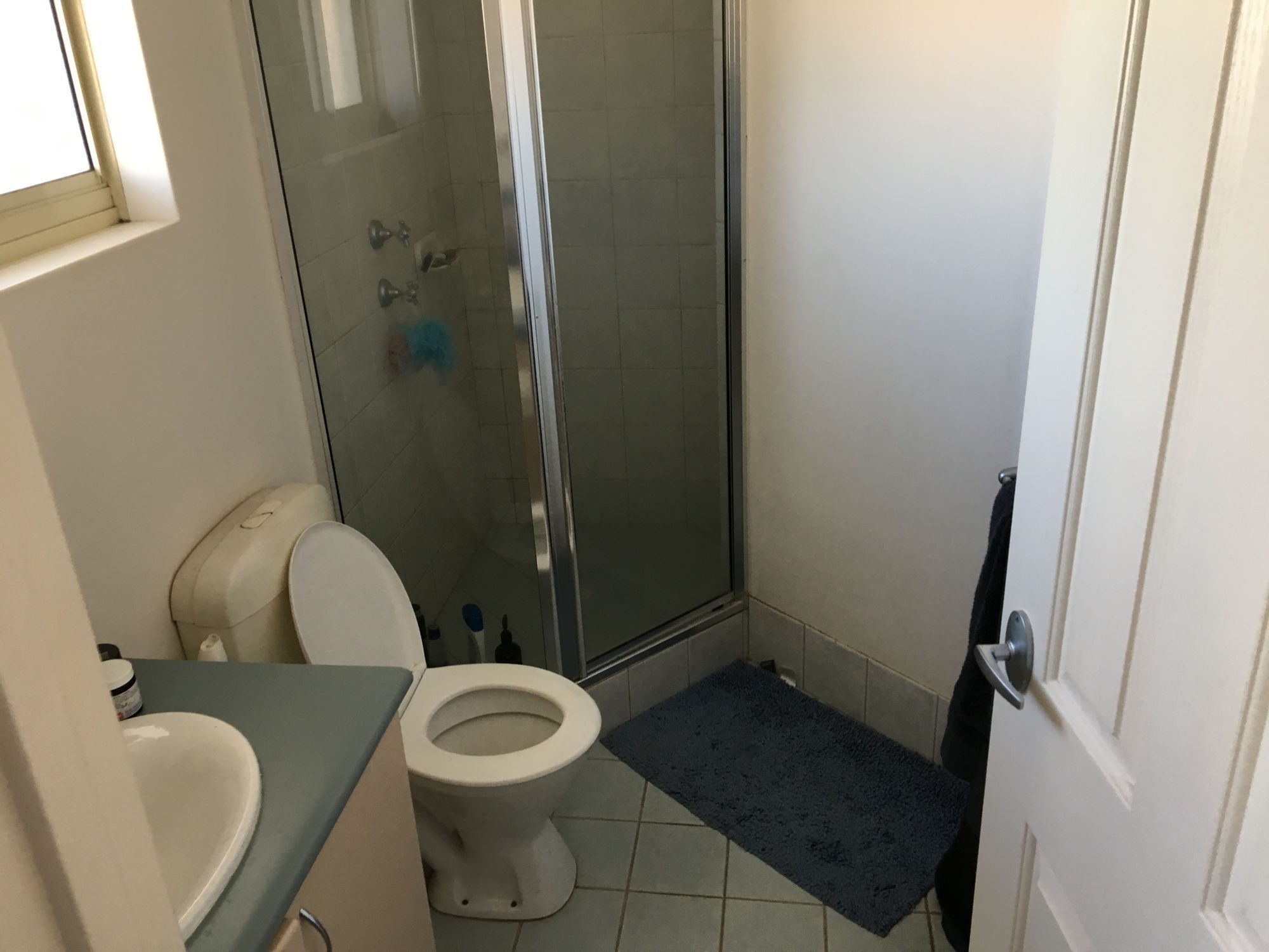 4bathroomgayraytwo/2