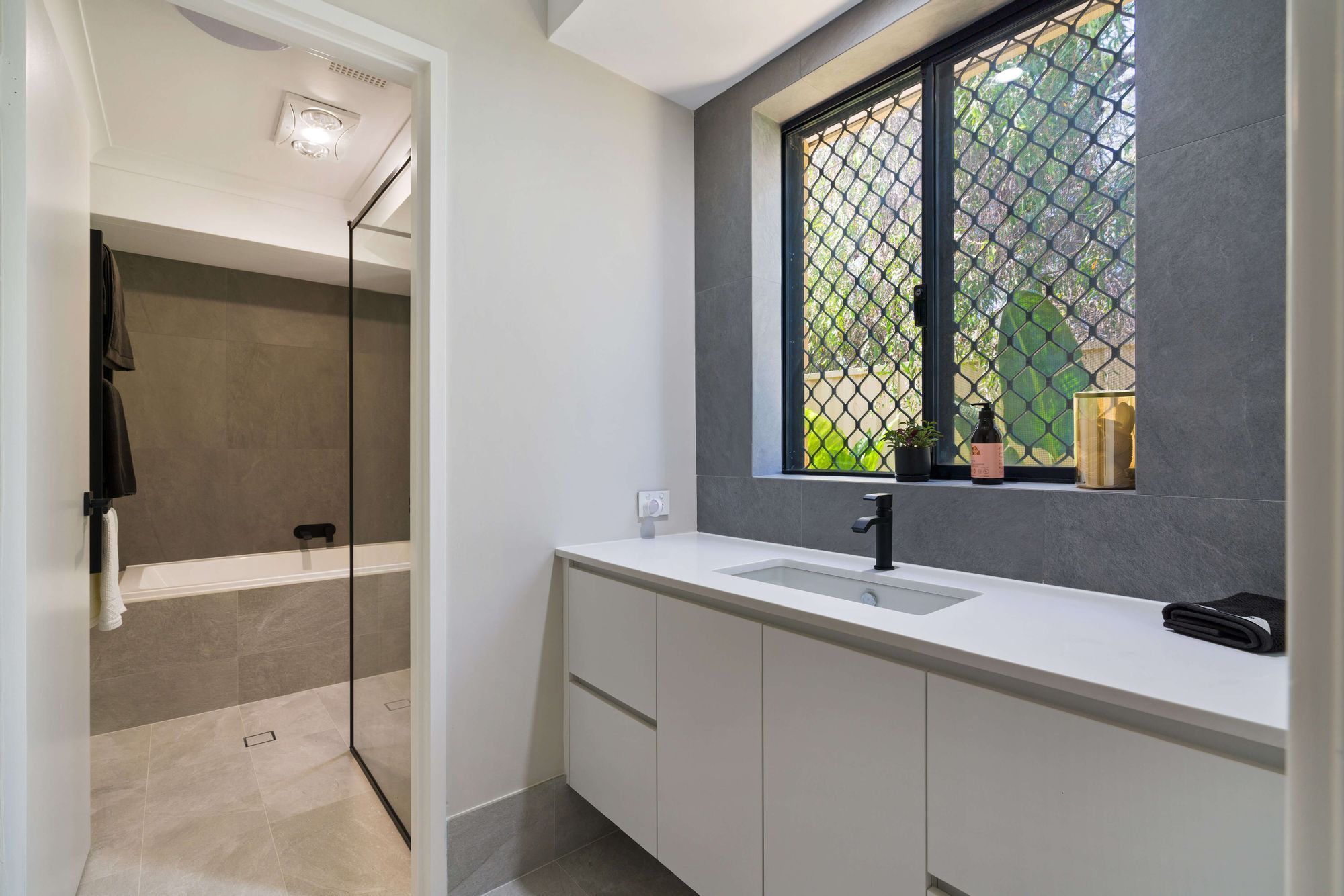 5bathroomreno/1