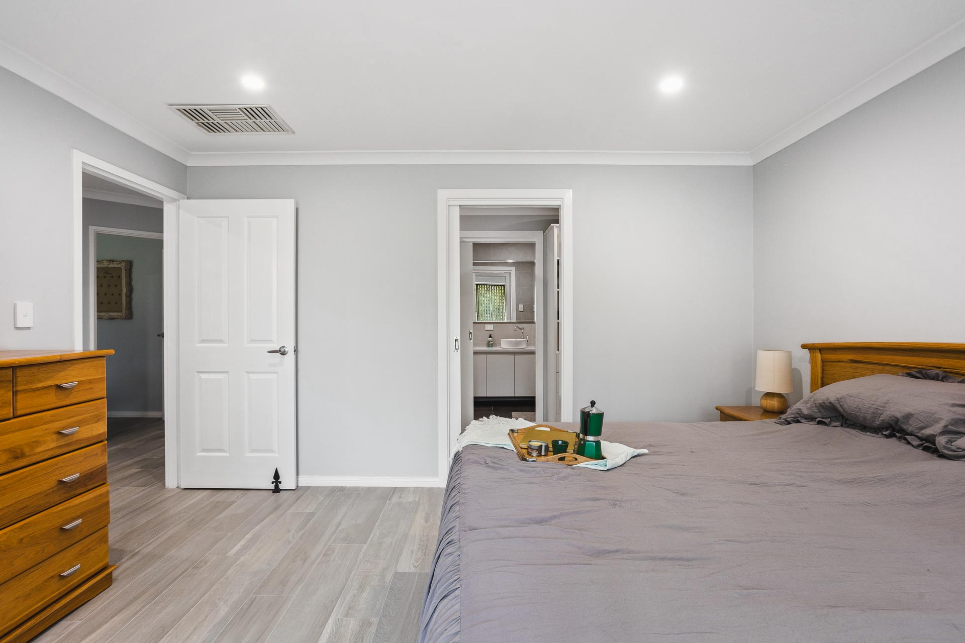 hazelmerebedroom/e
